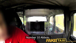 FakeTaxi - Jess West szopja a taxist