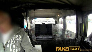 FakeTaxi - Kiki Minaj a csöcsös csoki pipi