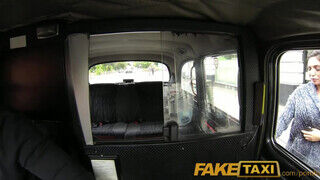 FakeTaxi - gigászi mellű nőci nem akar fizetni