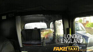 FakeTaxi - tini lány orálozza az vén taxist