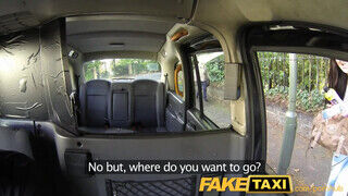 FakeTaxi - tetovált formás fenekű szuka a motorháztetőn kefélve