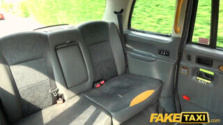 Fake Taxi - Rhiannon Ryder péniszt akar a popsijába