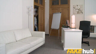 Fake Agent - Lilu Moon imád a castingon hancúrozni