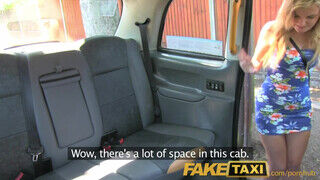 FakeTaxi - kanadai maca picike szűk picsája