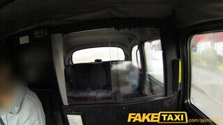 FakeTaxi - kettő bögyös maca dupla faszra