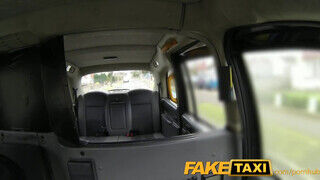 FakeTaxi - ez a szuka sem tud ellenállni a termetes fasznak