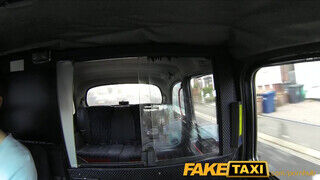 FakeTaxi - exra termetes keblű bige megbaszva