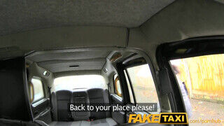 FakeTaxi - szű puncikájú csaj kamatyolni szeretne