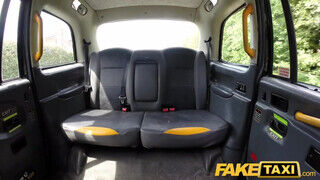 Fake Taxi - Ashleigh Devere a gigászi tőgyes nőci