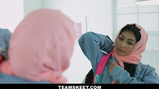 Binky Bangs a beindult arab bige