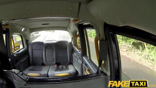 Fake Taxi - Amber Deen a kéjnő világos szőke pipi