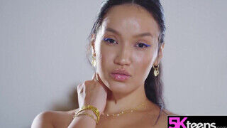 5KPORN - Asia Vargas a kiéhezett ázsiai muff