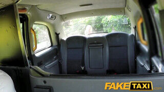 FakeTaxi - bögyös csajszika szeretkezni jött, nem utazni