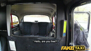 Fake Taxi - Kira Thorn a izgató orosz fiatal