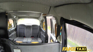 Fake Taxi - Rina Ellis a vonzó sulis gádzsi