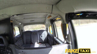 Fake Taxi - Tasha Holz az óriás keblű pipi