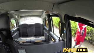Fake Taxi - Zara DuRose engedi ánuszba is