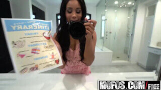 Mofos - Jenna Foxx a gigantikus keblű csoki gádzsi