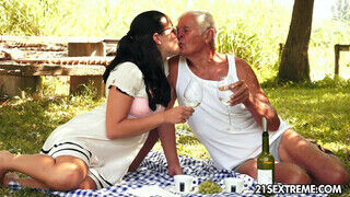 Piknikezés a papával