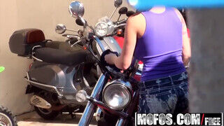 Ashton Pierce a motoros nuni