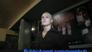 PublicAgent - Blanche Bradburry felszedve a vonaton