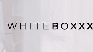 WHITEBOXXX - kikötözve nyalatja ki a pináját a pipi