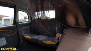 Fake Taxi - Sheila Ortega dug a taxiban