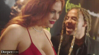 Deeper - Maitland Ward várja a dákót a popójába