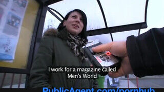 PublicAgent - pipi a buszmegállóból