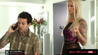 ZeroTolerance - Brooke Banner a méretes tőgyes milf