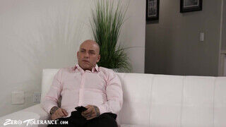Bunny Colby a termetes keblű fiatal