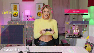 Naughty America - Emma Hix a csábító gamer nőci