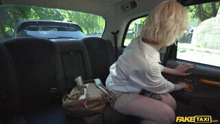 Fake Taxi - Greta Foss kamatyol a taxissal