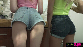 Destiny Cruz és Lily Larimar egyszerre megkettyintve