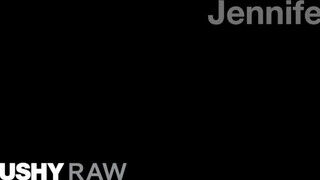 TUSHYRAW - Jennifer White két kukit kap