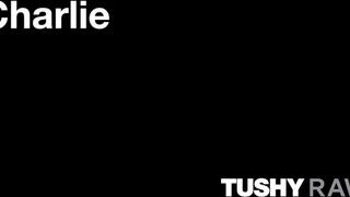 TUSHYRAW - Charlie a szívdöglesztő világos szőke milf