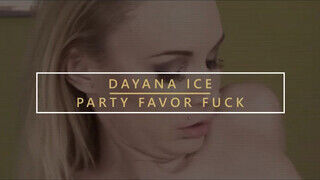 Dayana Ice lyuka megkúrelva