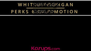 Karups - Whitney Morgan dug a fiatal ürgével