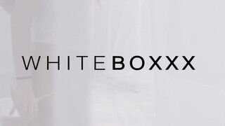WhiteBoxxx - Oxana Chic cuncija bekúrva