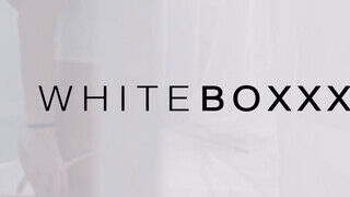 WhiteBoxxx - Silvia Dellai és Erika Bellucci édeshármasban kufirconlak