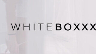 WHITEBOXXX - Sarah Kay gyöngéd dugása