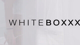 WhiteBoxxx - Leanne Lace a masszőr pacákkal hancúrozik