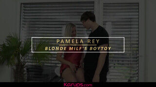 Karups - Pamela Ray a termetes tőgyes érett nő