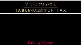 Karups - Vicky Love benyeli a péniszt