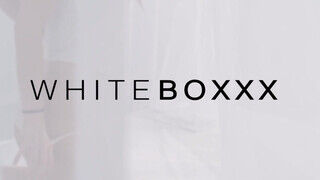 WhiteBoxxx - Ginebra Bellucci hátsó nyílásba tolva