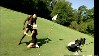 Private Interracial - Sylvia Sun a golfpályán megdugva