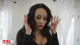 MILFED - Crystal Rush a izgató orosz milf
