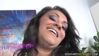 Charley Chase a dögös spanyol milf