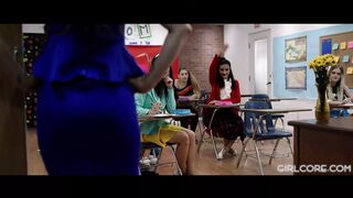 Angela White és Georgia Jones megbüntetik a örömlány zsenge diákokat