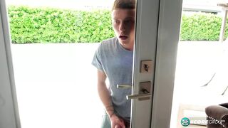 Csinos 40-es sierra megdugja a zsenge kukkolót